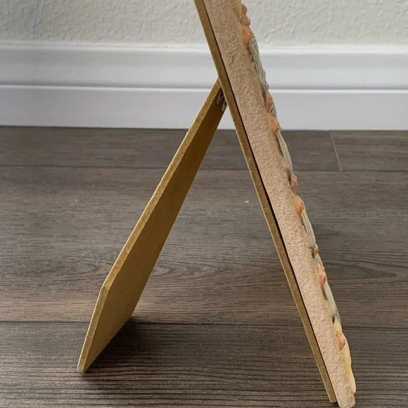 Shell-Embellished Photo Frame - Picture 4 of 7